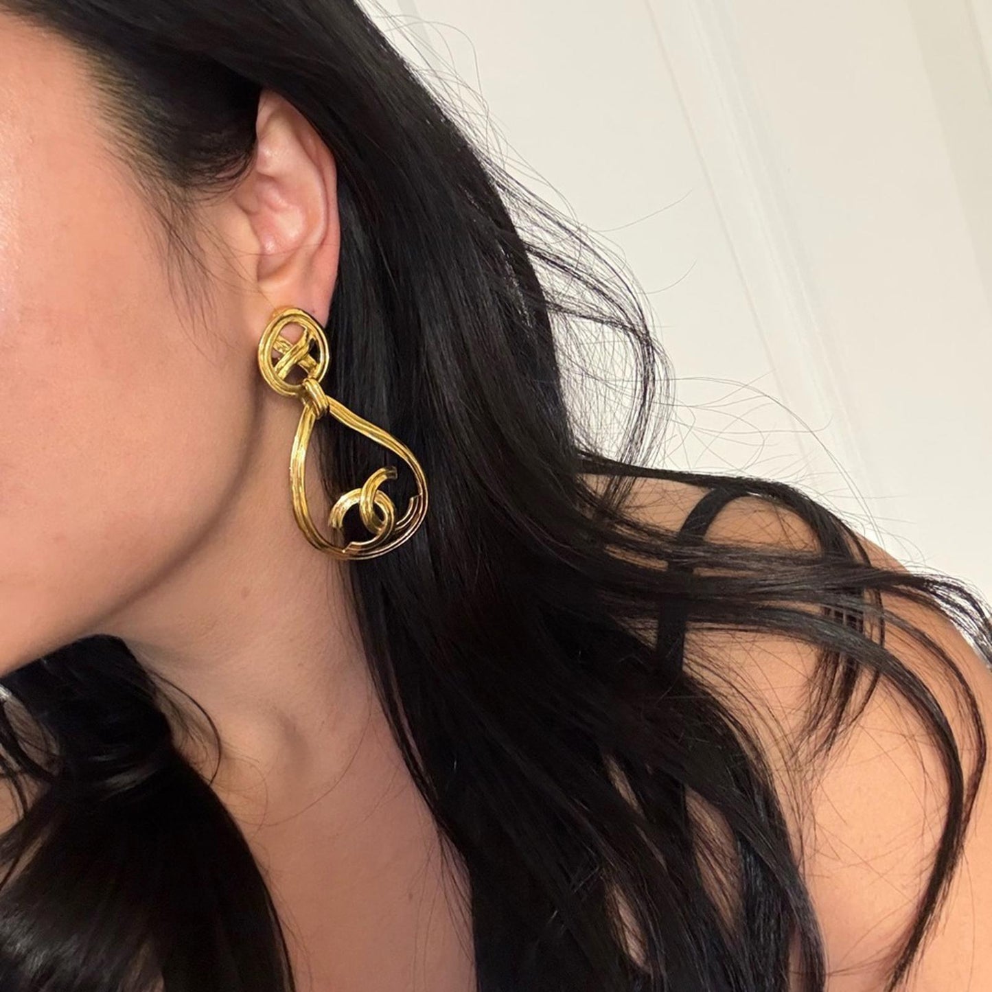 Beautiful CHANEL Vintage Gold CC Statement Dangle Clip On Earrings