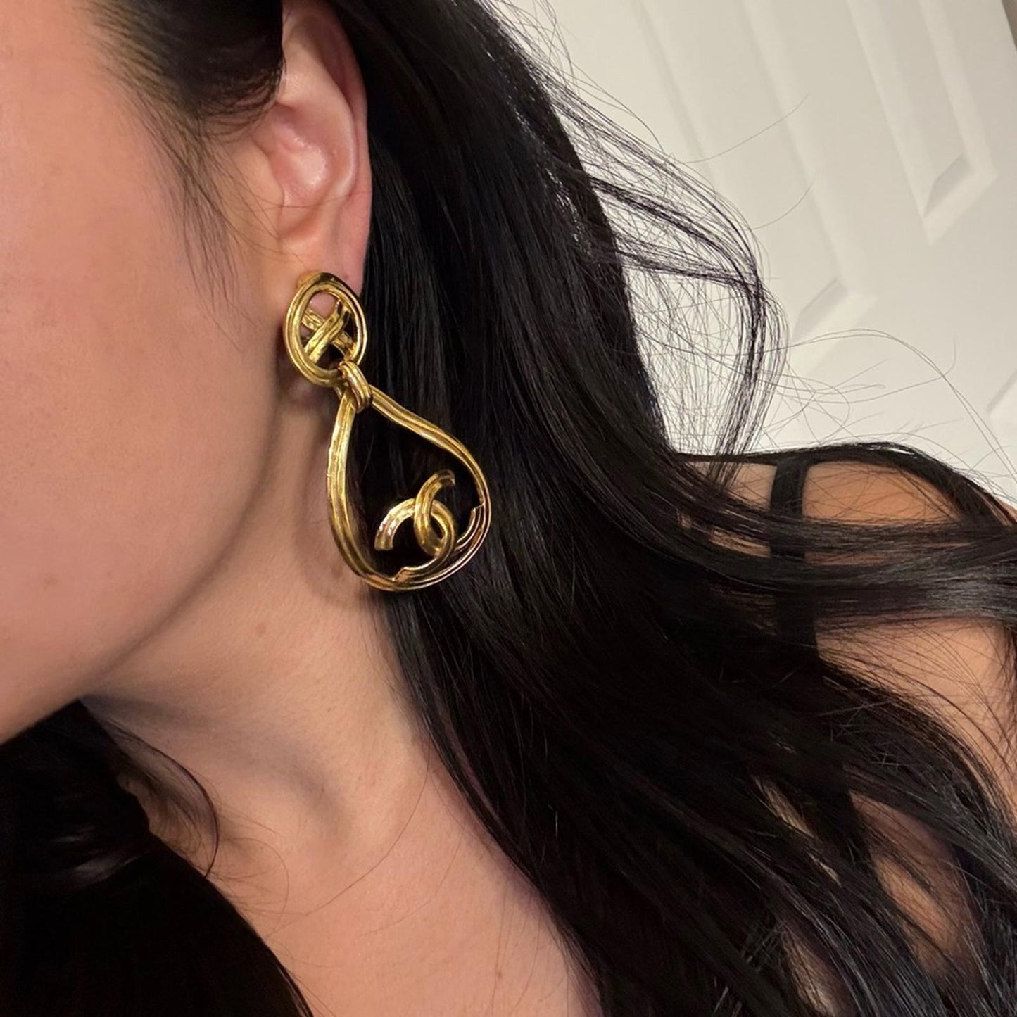 Beautiful CHANEL Vintage Gold CC Statement Dangle Clip On Earrings