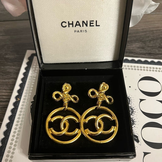 CHANEL Vintage Gold CC Knot Drop Earrings