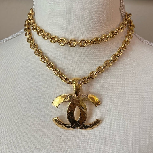 CHANEL Vintage Quilted CC Pendant Necklace