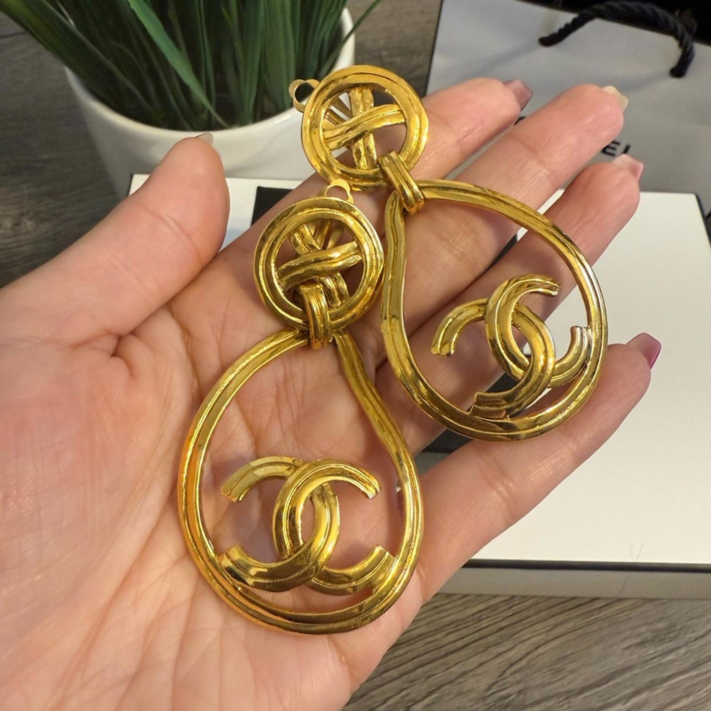 Beautiful CHANEL Vintage Gold CC Statement Dangle Clip On Earrings