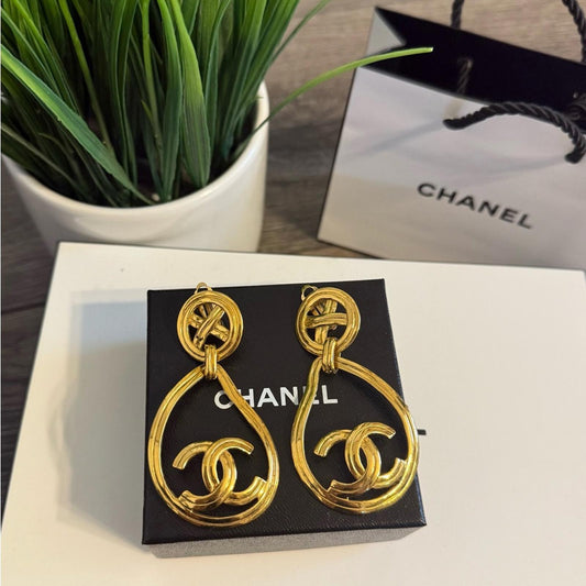 Beautiful CHANEL Vintage Gold CC Statement Dangle Clip On Earrings
